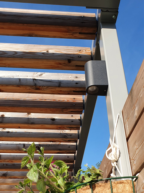 Palissade bois / alu, pergola métallique et bois, éclairage led, jardin suspendu Palissade bois / alu, pergola métallique et bois, éclairage led, jardin suspendu