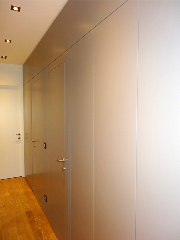 Placard et portes totalement intégrées, agencement sur mesure Placard et portes totalement intégrées, agencement sur mesure