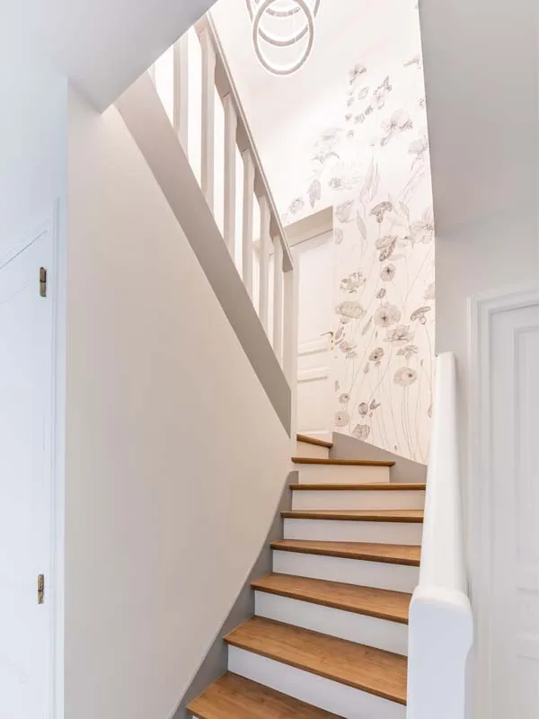 YJ Architecture Intérieur - Rénovation d'une maison - escalier bas